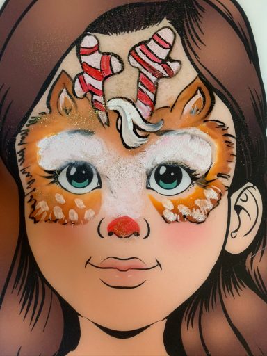 Ein Kind mit einem Gesichtsbemalung, das ein Rentier darstellt.